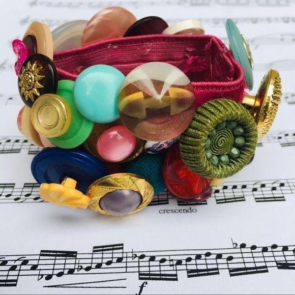 Vintage handmade button cuff bracelet one of a kind unique vintage buttons - Picture 12 of 16